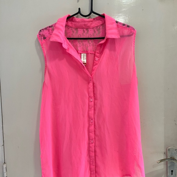 Neon pink shirt with lace detailing - Picture 2 of 10